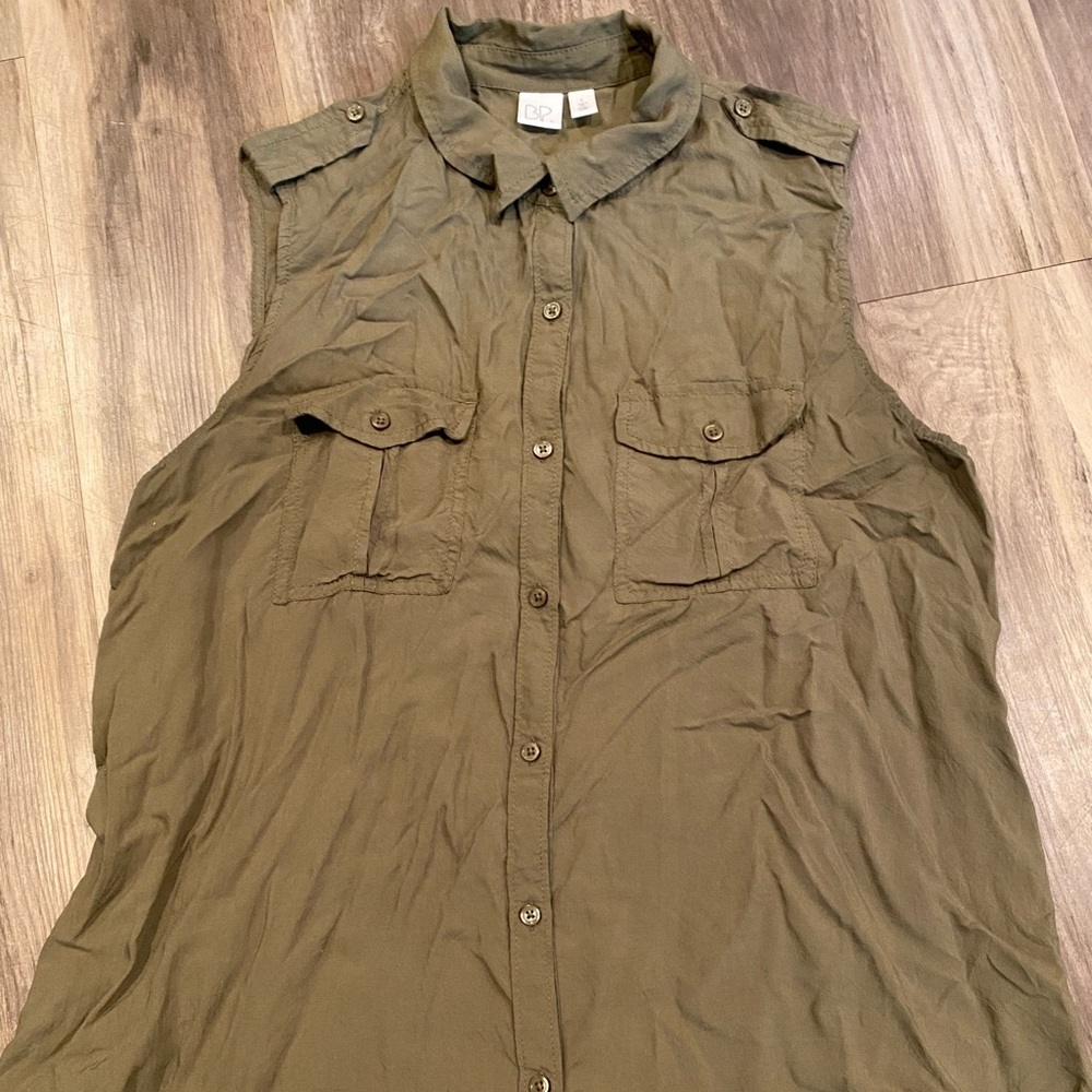 BP Green Button Up Tunic
Womenโs Large